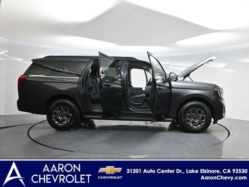 Used 2025 Ford Expedition Max Active RWD image 3