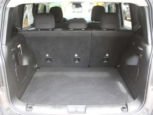Used 2021 Jeep Renegade Latitude FWD image 11