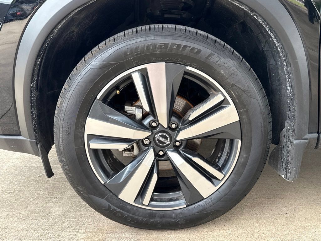 Certified 2025 Nissan Rogue SL AWD/4WD image 3
