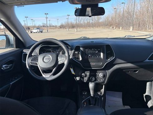 Used 2019 Jeep Cherokee Latitude w/ Popular Appearance Group image 17