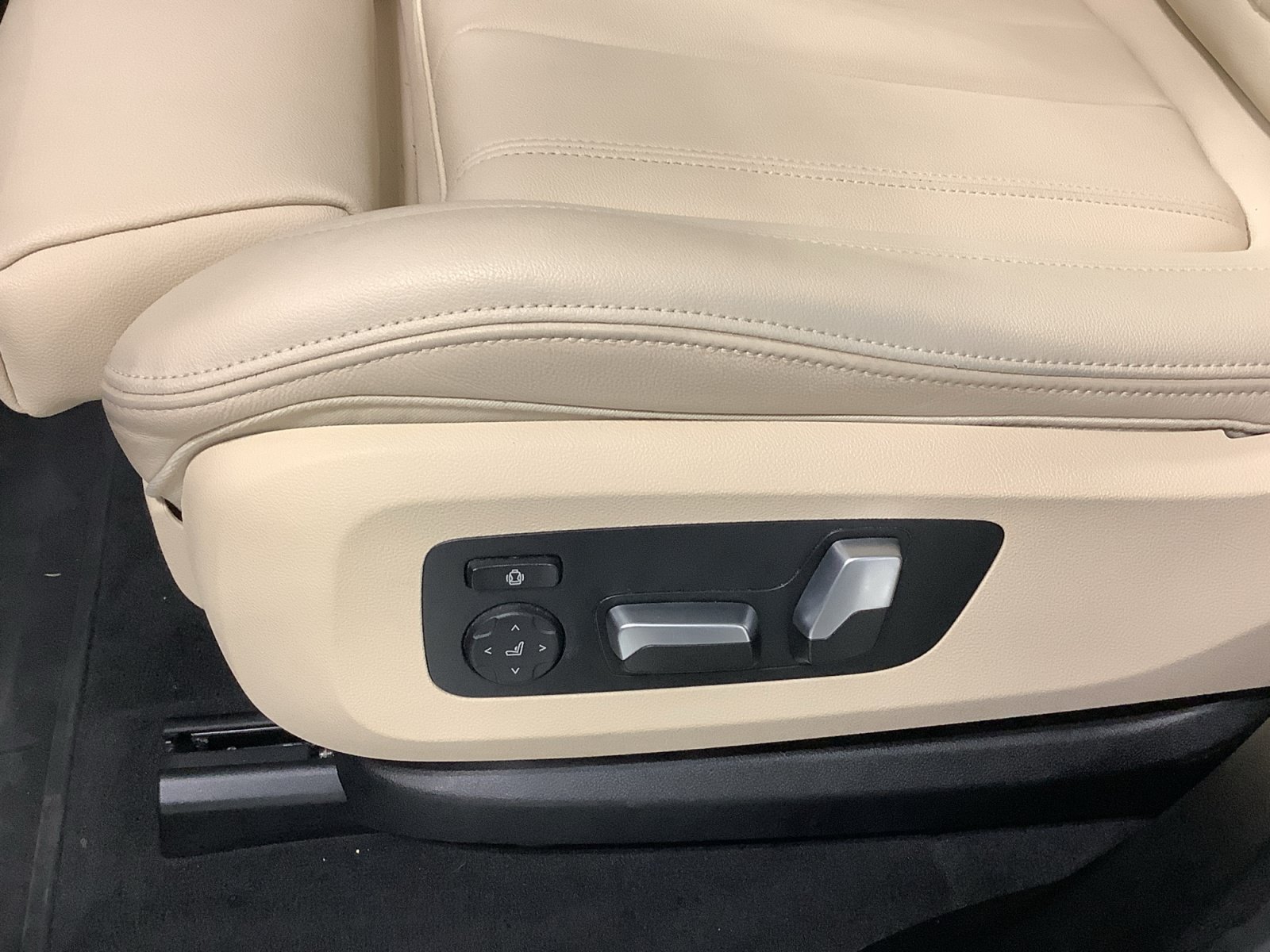 Used 2022 BMW X5 sDrive40i w/ Premium Package RWD image 10