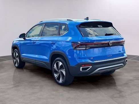 Used 2025 Volkswagen Taos SE AWD/4WD image 6