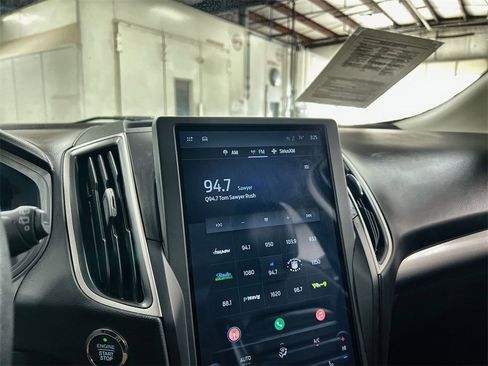 Used 2024 Ford Edge SEL image 32