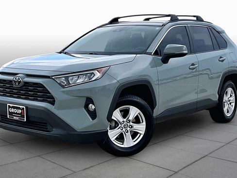 Used 2019 Toyota RAV4 XLE w/ Convenience Package FWD image 1