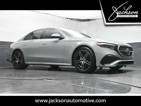 Used 2025 Mercedes-Benz E 350 Sedan image 41