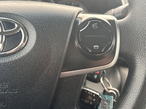 Used 2012 Toyota Camry LE image 18