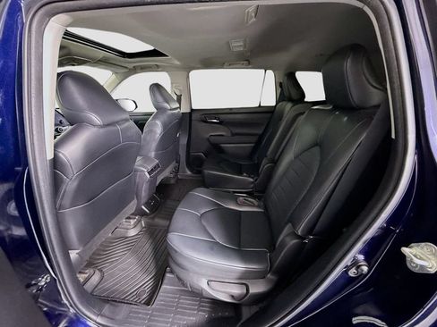 Used 2023 Toyota Highlander XLE AWD/4WD image 21