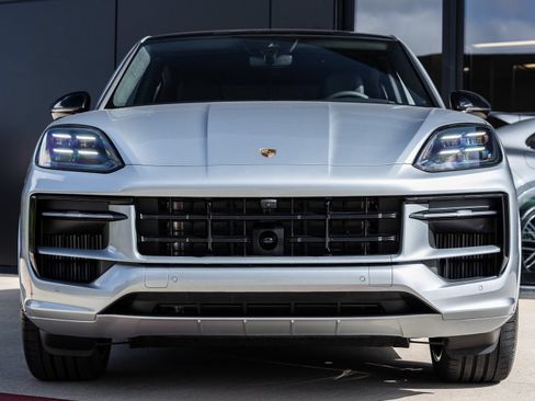 Certified 2025 Porsche Cayenne S AWD/4WD image 8