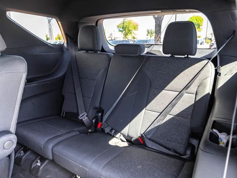 Used 2026 Chevrolet Traverse LT FWD image 19