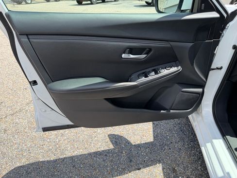 Used 2024 Nissan Sentra SV FWD image 27