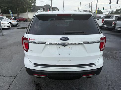 Used 2018 Ford Explorer XLT w/ Equipment Group 202A image 5