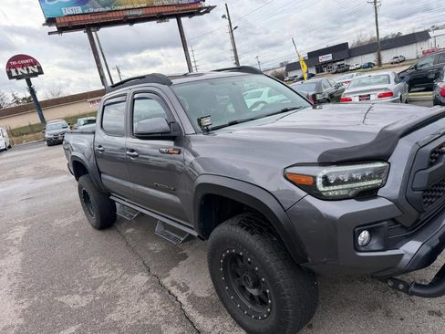 Used 2016 Toyota Tacoma TRD Off-Road w/ Premium & Technology Package AWD/4WD image 54