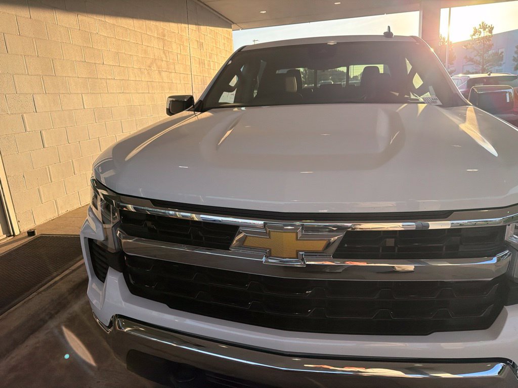 Used 2026 Chevrolet Silverado 1500 LT AWD/4WD image 2