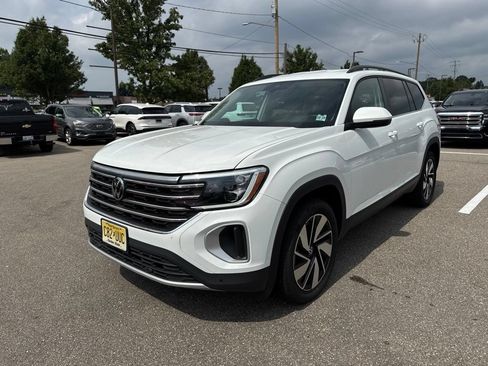 Used 2025 Volkswagen Atlas SE AWD/4WD image 1