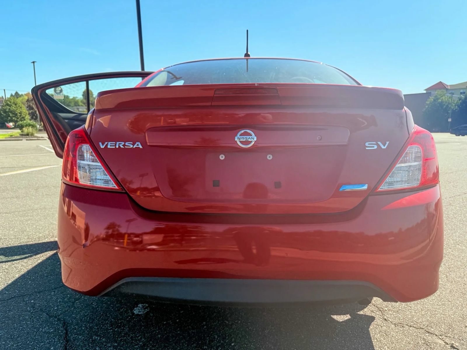Used 2015 Nissan Versa SV w/ SV Appearance Package FWD image 5