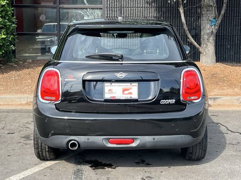 Used 2021 MINI Cooper 4-Door Hardtop image 13