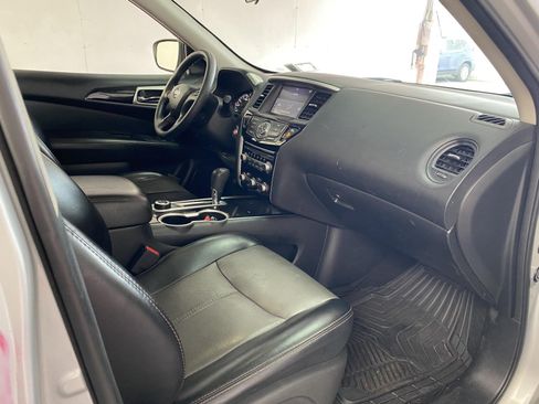 Used 2019 Nissan Pathfinder S AWD/4WD image 6