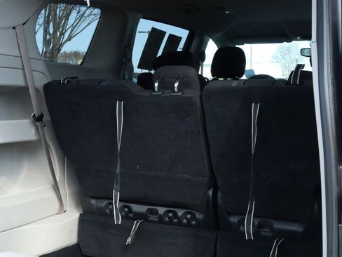 Used 2023 Chrysler Voyager LX image 16