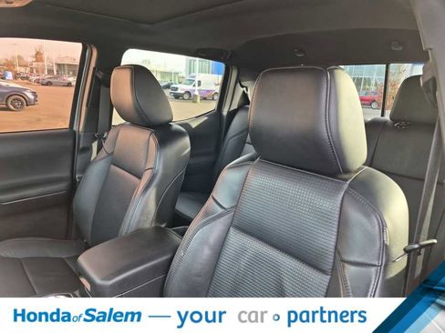 Used 2020 Toyota Tacoma TRD Off-Road image 11