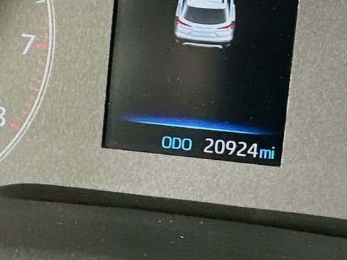 Used 2023 Toyota Corolla Cross LE image 18