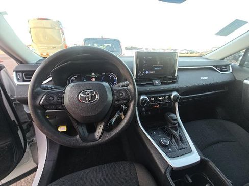 Used 2024 Toyota RAV4 LE AWD/4WD image 10