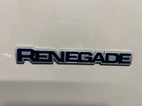 Used 2016 Jeep Renegade Latitude w/ Popular Equipment Group AWD/4WD image 11