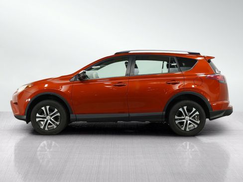 Used 2016 Toyota RAV4 LE FWD image 2
