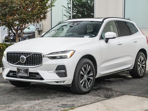 Used 2023 Volvo XC60 B5 Core image 3