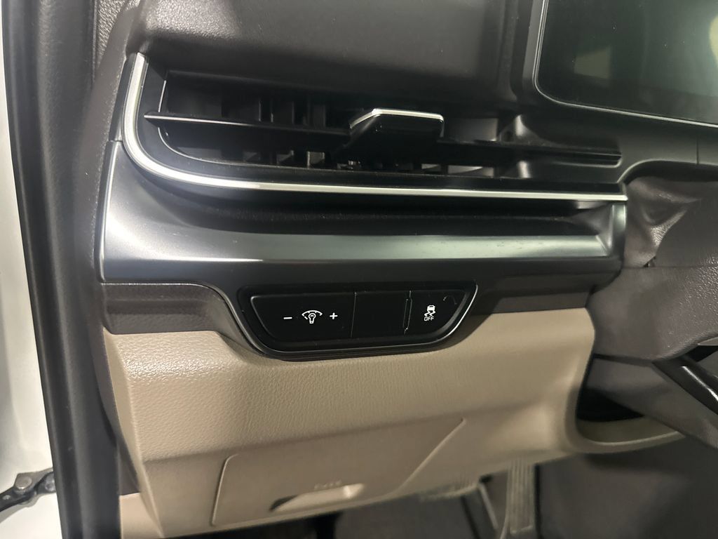 Used 2025 Kia Carnival FWD image 38
