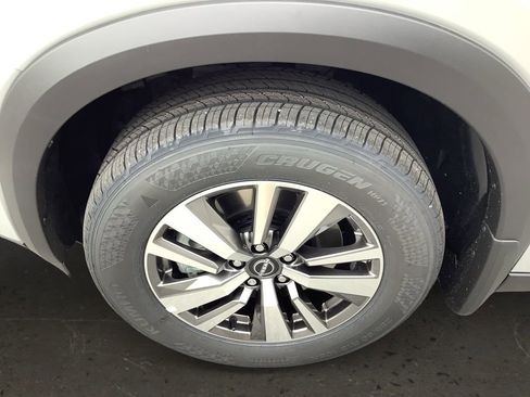 New 2025 Nissan Pathfinder SL w/ Black Appearance Package image 10