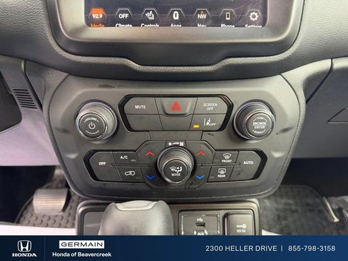 Used 2023 Jeep Renegade Latitude w/ Premium Group AWD/4WD image 10