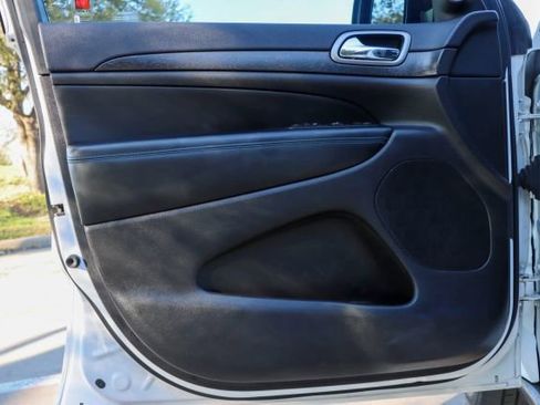 Used 2018 Jeep Grand Cherokee Laredo image 13