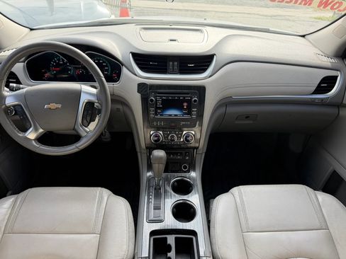 Used 2017 Chevrolet Traverse LT FWD image 7