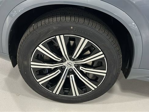 Certified 2023 Volvo XC90 B6 Plus AWD/4WD image 8
