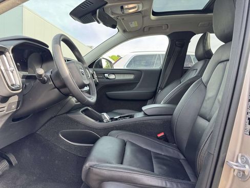 Certified 2023 Volvo XC40 B5 Plus w/ Driver Assist Package AWD/4WD image 16
