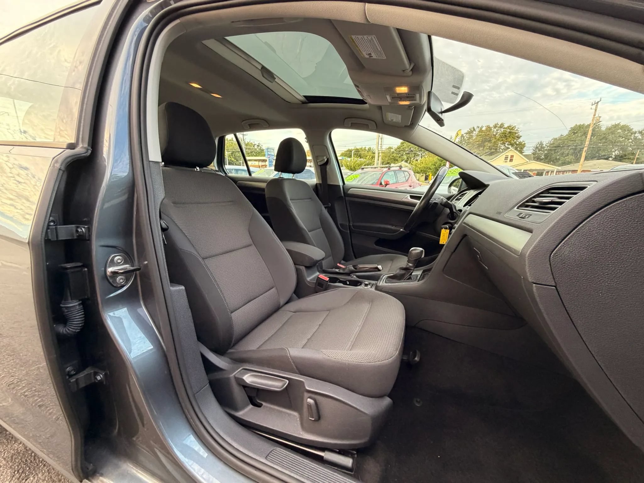 Used 2016 Volkswagen Golf S FWD image 16