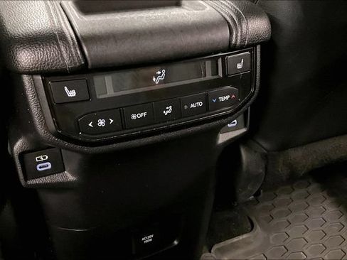 Used 2024 Toyota Grand Highlander AWD image 34