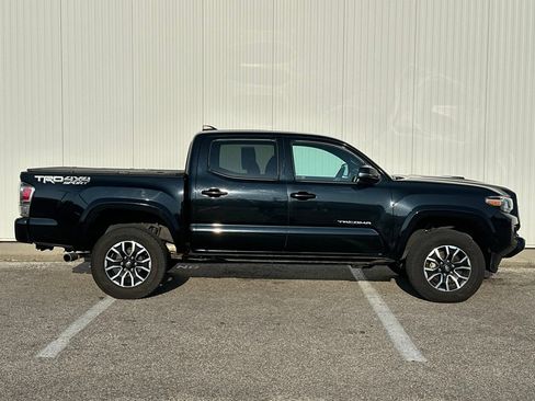 Used 2020 Toyota Tacoma TRD Sport w/ Technology Package AWD/4WD image 9
