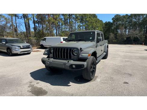 Used 2022 Jeep Gladiator Overland image 3