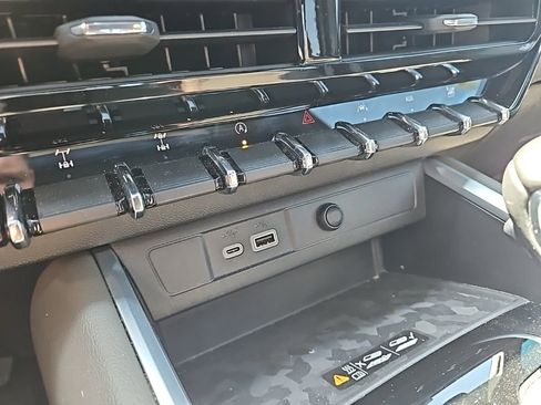 Used 2024 Chevrolet Colorado ZR2 w/ ZR2 Convenience Package III image 28