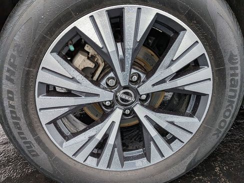 Used 2023 Nissan Rogue SV w/ SV Premium Package image 29