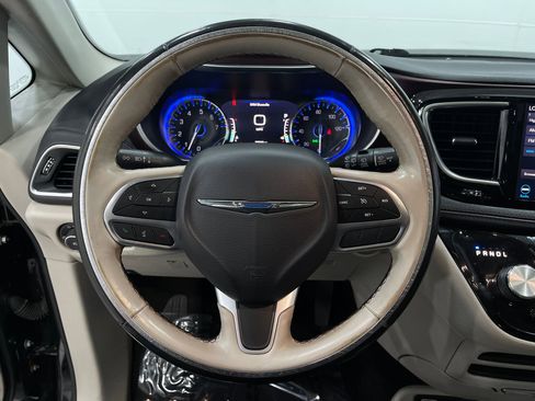 Used 2019 Chrysler Pacifica Limited FWD image 21