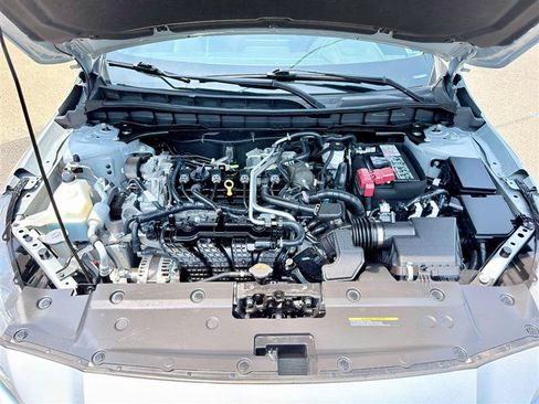 Used 2024 Nissan Altima 2.5 S FWD image 9