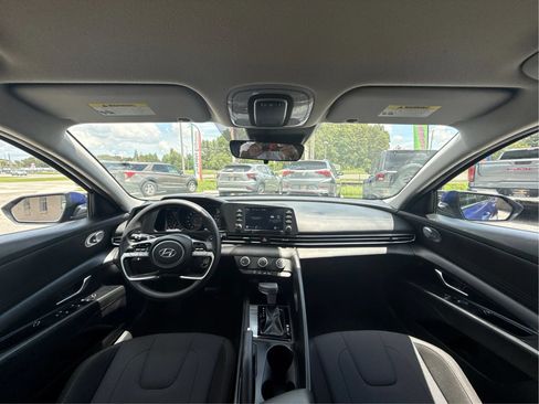 Used 2021 Hyundai Elantra SE FWD image 23