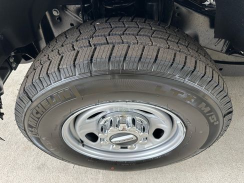 New 2026 Ford F250 XL w/ XL Chrome Package RWD image 5