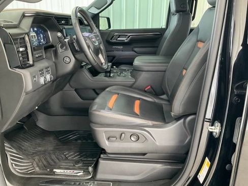 Used 2023 GMC Sierra 1500 AT4 w/ Technology Package AWD/4WD image 4