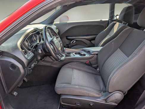 Used 2020 Dodge Challenger SXT RWD image 10
