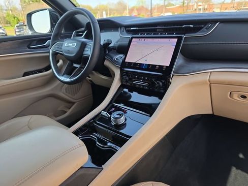 Used 2023 Jeep Grand Cherokee L Limited w/ Luxury Tech Group II image 18