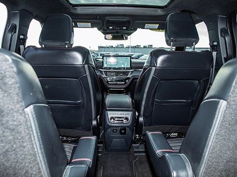 Used 2025 Ford Explorer ST-Line w/ Premium Package image 18