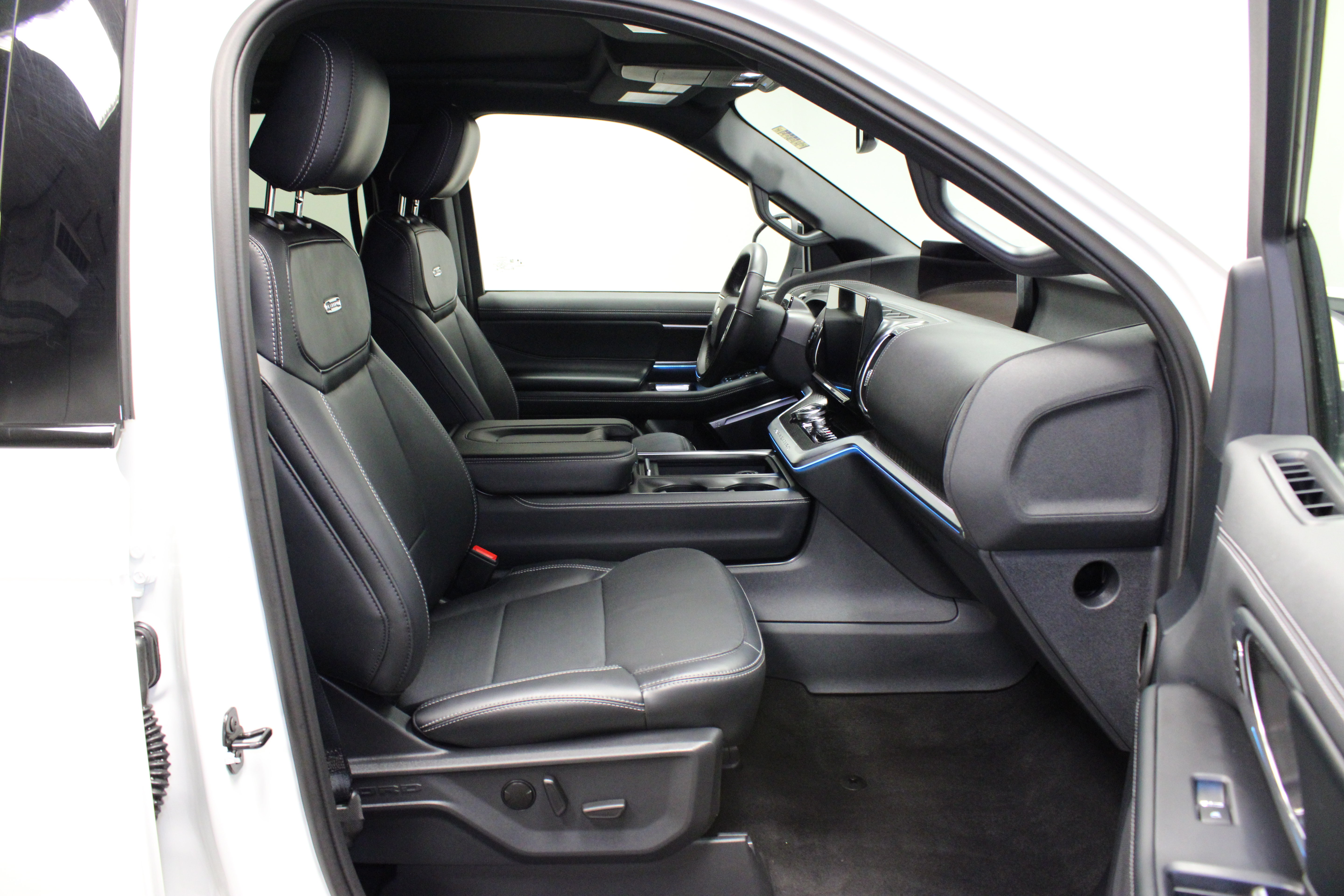 Used 2025 Ford Expedition Max Platinum w/ Stealth Performance Package AWD/4WD image 18
